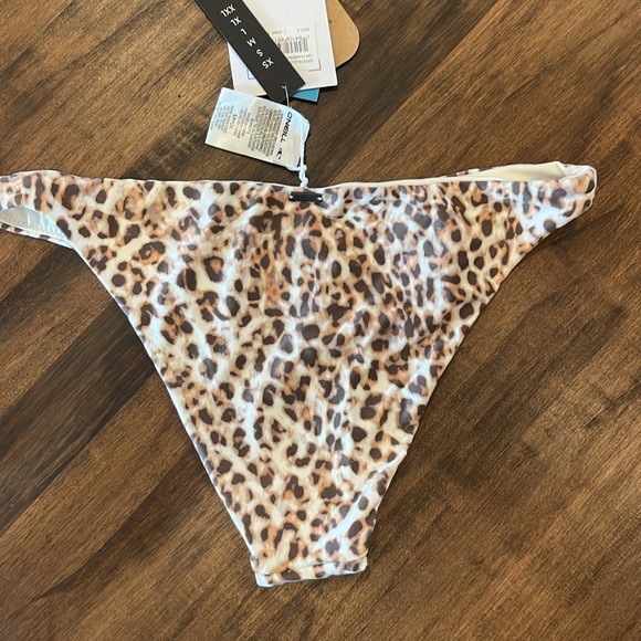 O’Neill bottoms - Picture 2 of 3